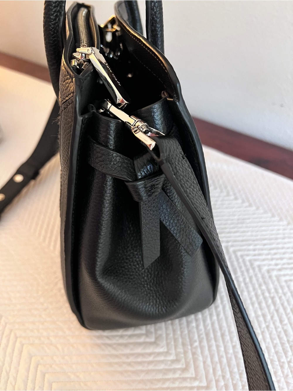 Kate Spade Knott Woven Black White Handbag Top Handles crossbody Like New - Picture 10 of 12